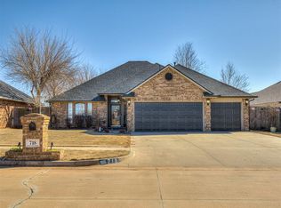 718 W Carson Dr, Mustang, OK 73064