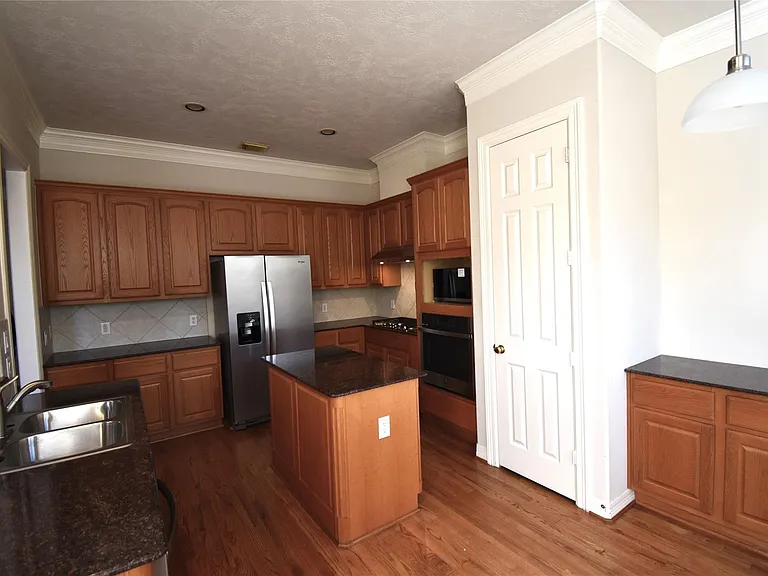 2835 Briarhurst Park — Photo 9