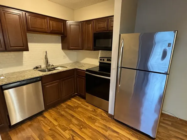 615 Madison St #8, Anoka, MN 55303