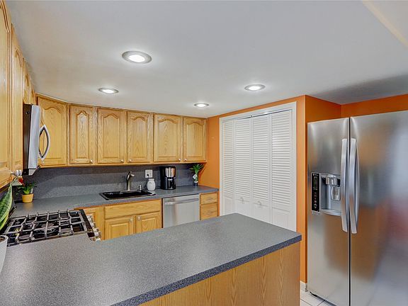 4th image of 22 Arrowhead Ln