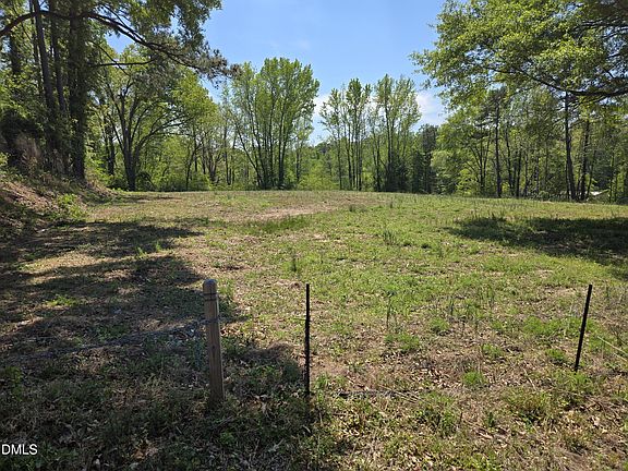 3rd image of 325 Wagstaff Rd