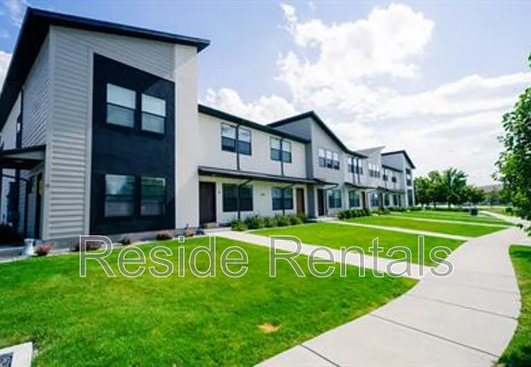 220 N Spring Creek Pkwy #10 — Photo 2