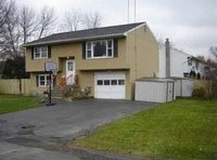 6 Taylor Ct, Latham, NY 12110