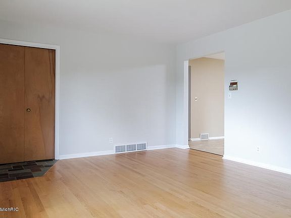 5th image of 1505 10th St NW