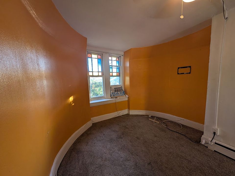 1st image of 835 W Marshall St APT 6
