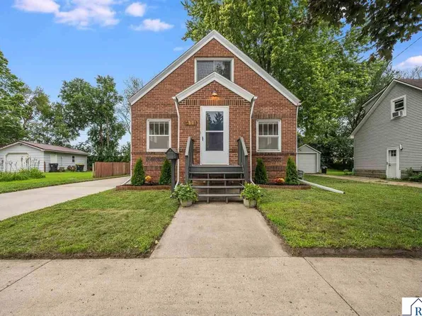 811 South Ave, North Mankato, MN 56003
