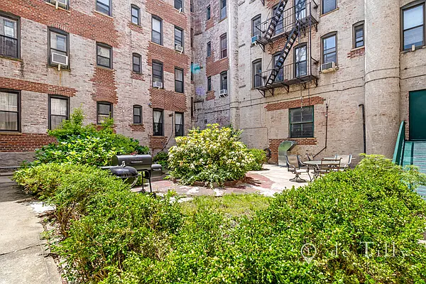 Sold by DE TILLY REAL ESTATE | media 13