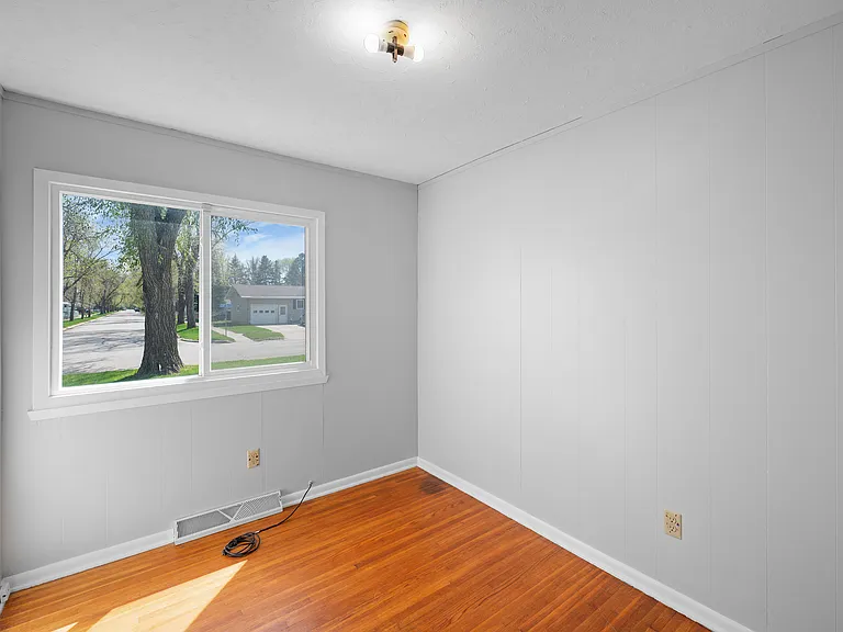 1022 24th Ave S — Photo 14