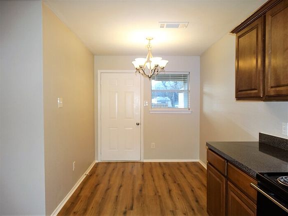 5th image of 814 Maples Ave