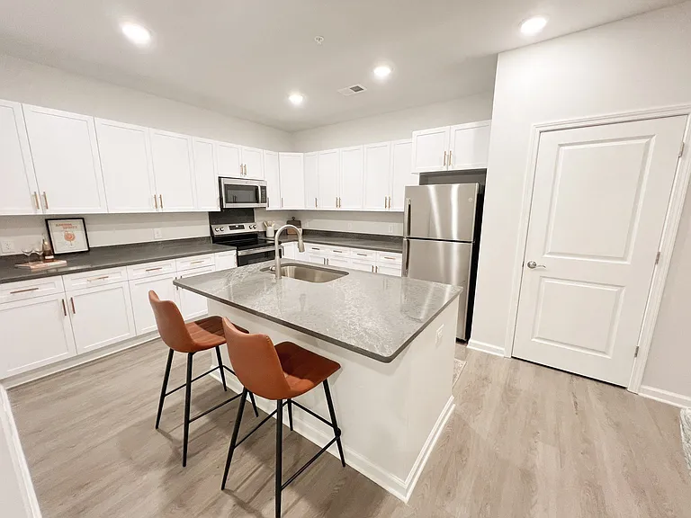 The Grande at Geyser Falls Luxury Apartments — Photo 30