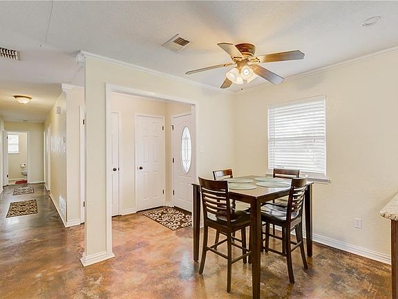 4th image of 306 Vista Dr
