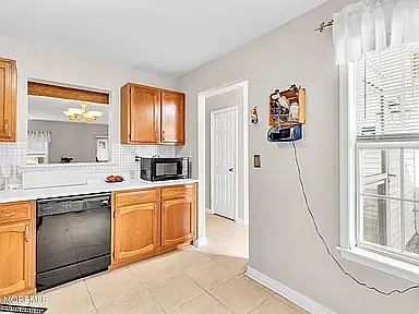 565 Woodbine Ln — Photo 10