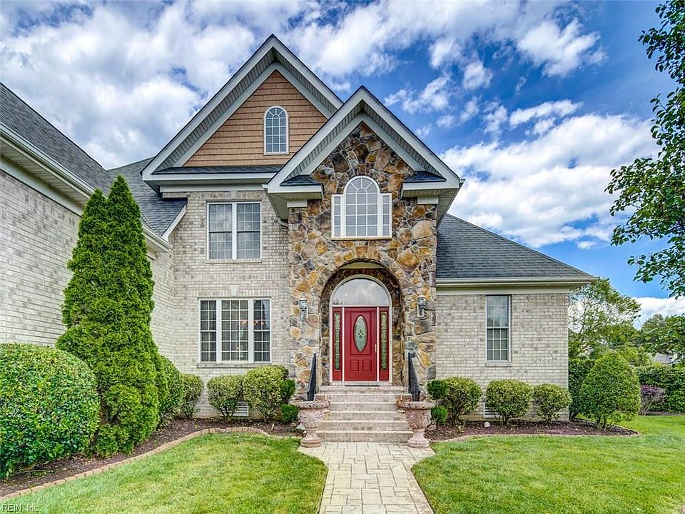 1st image of 104 Watch Harbour Ct
