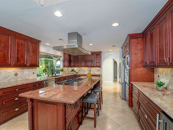 5th image of 265 Gerry Ct