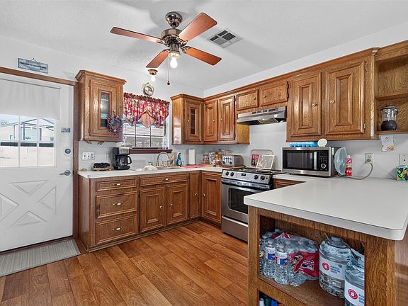 4th image of 281 Lakeshore N