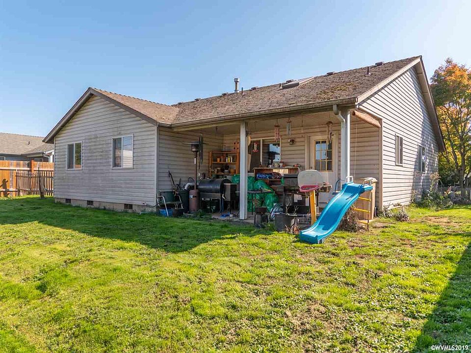 2nd image of 333 Violet St