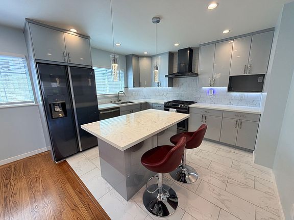 4th image of 946 Hohener Ave