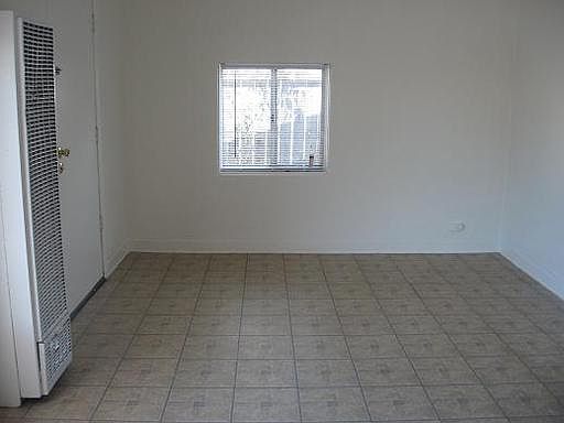 4th image of 123 W Illinois St APT 3
