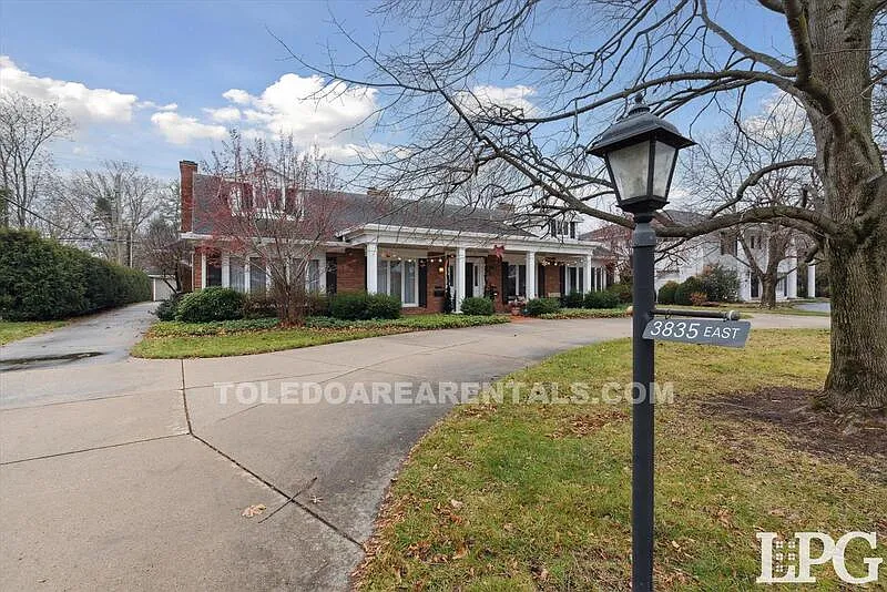 Building Photo - 3835 Hillandale Rd E