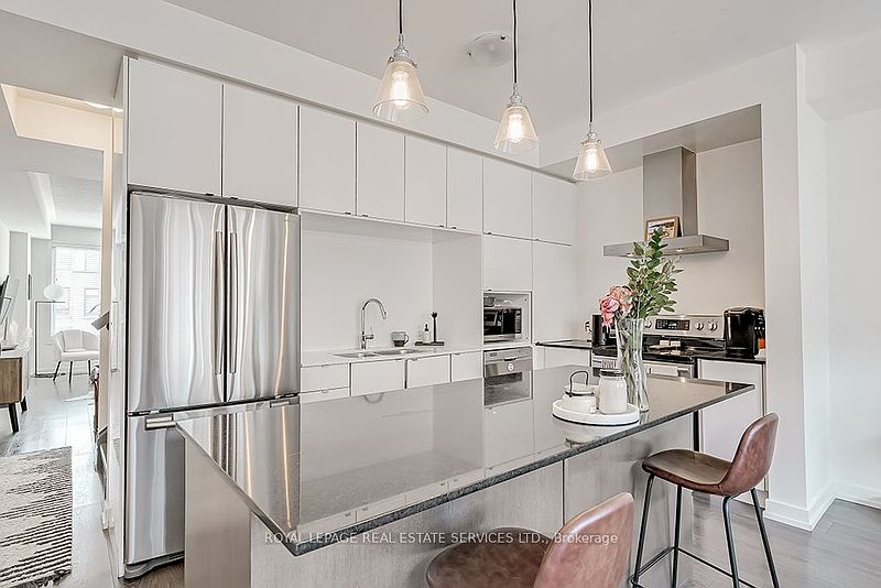 Oakville Townhouse for rent - 3 Bedrooms — photo 22