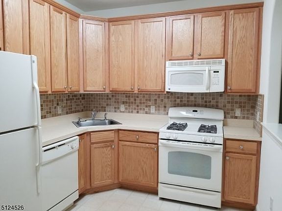 5th image of 317 Shannon Ct #317