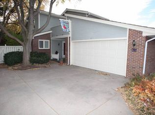 8211 Hickory Ln, Lincoln, NE 68510