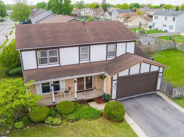 376 Canyon Trl, Carol Stream, IL 60188