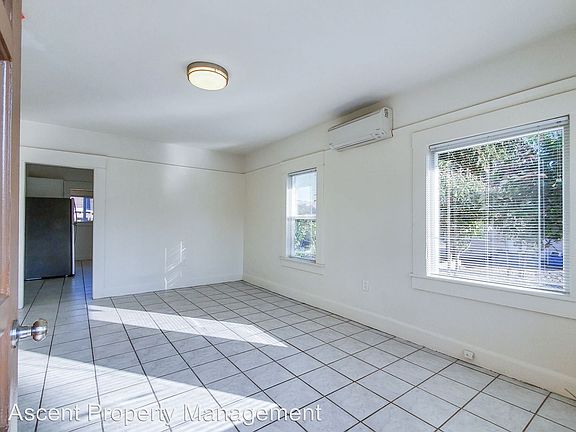 3rd image of 245 33rd St