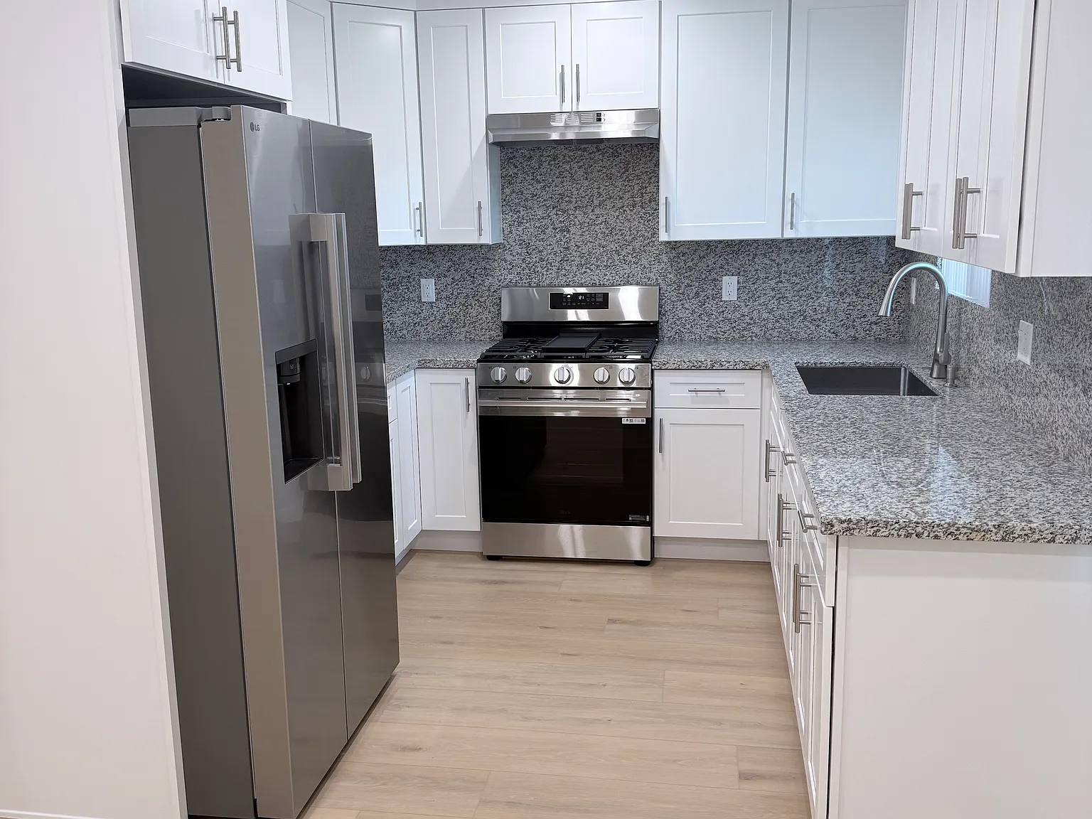 2 bed, 944 sqft, $2,800 — Photo 3
