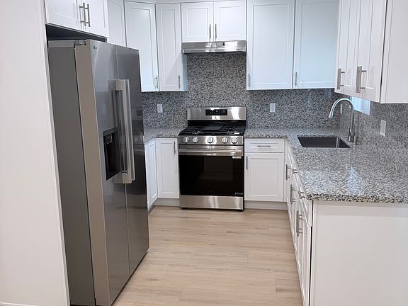 3rd image of 11007 Kling St APT 4