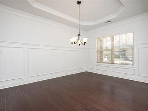 4th image of 201 Abbey Gardens Ln