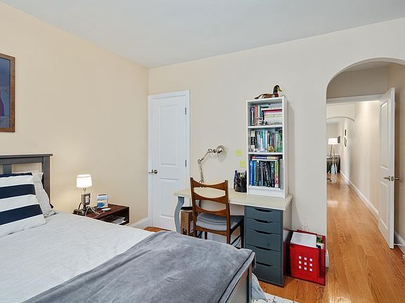 5th image of 614 Pine St APT 1R