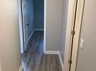 625 N Elmwood Dr APT 2, Aurora, IL 60506