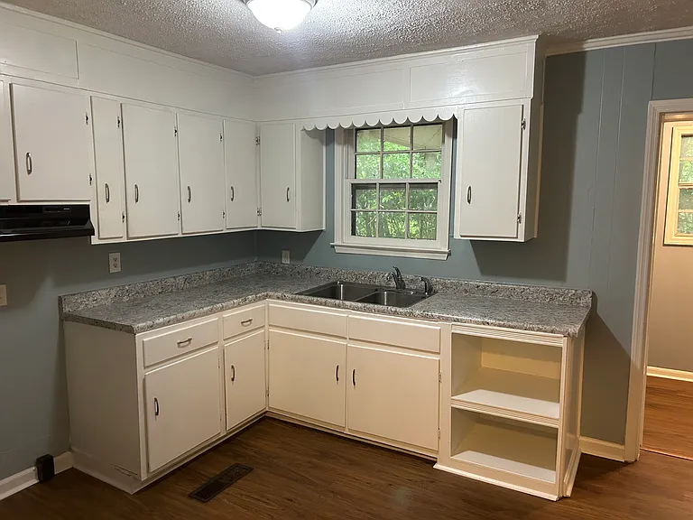 3221 Atkins Dr — Photo 4