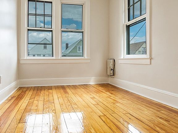 3rd image of 22 W 48th St