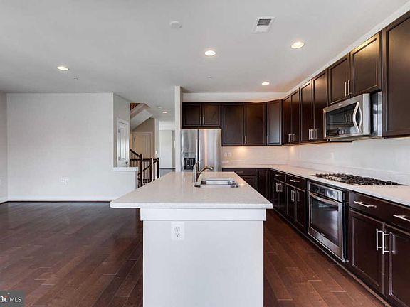 4th image of 737 Diamond Ave #102