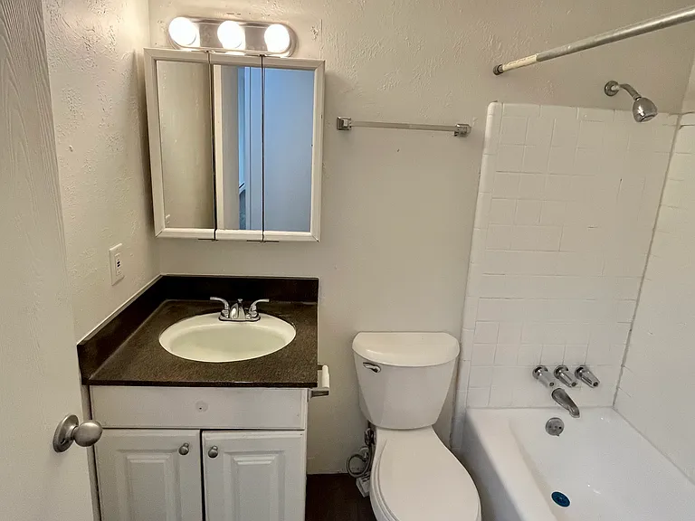 Caledonian Apartments — Photo 11