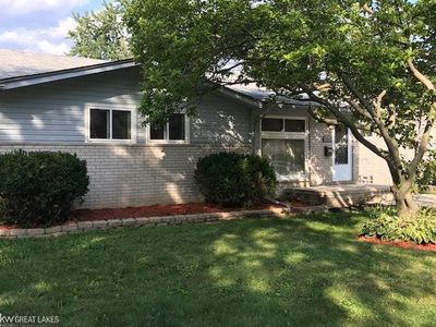 22913 Socia St, Saint Clair Shores, MI, 48082