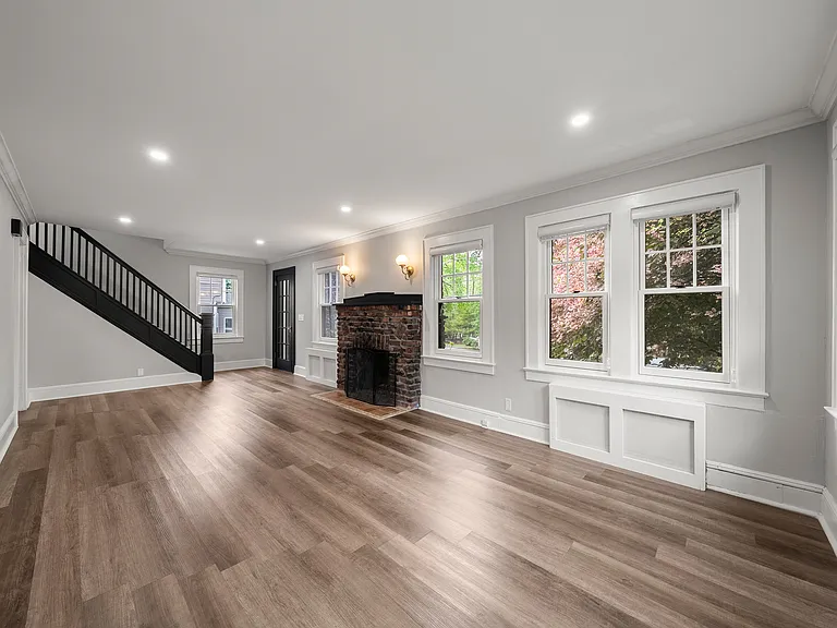 243 Jefferson Ave — Photo 4