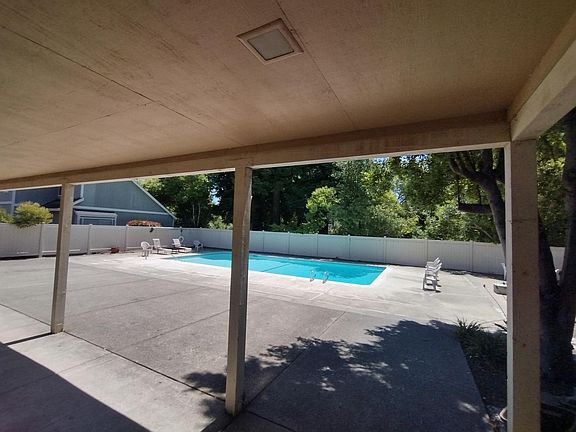 3rd image of 417 Enterprise Dr