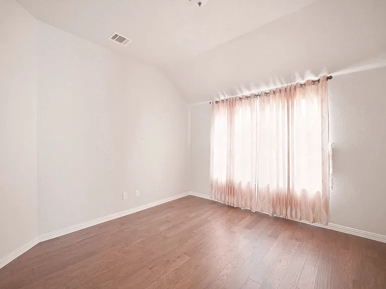 2306 Lucerne Dr — Photo 6