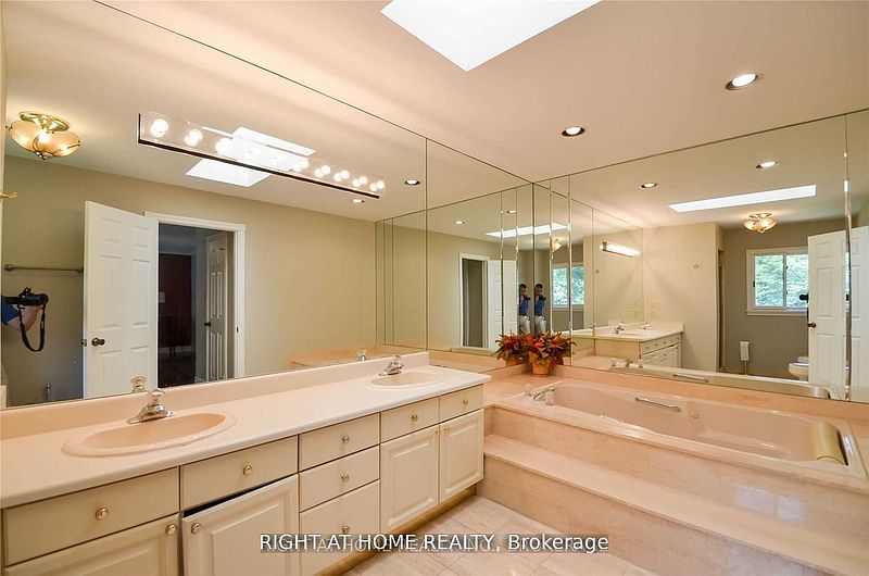 Toronto House for rent - 4 Bedrooms — photo 11