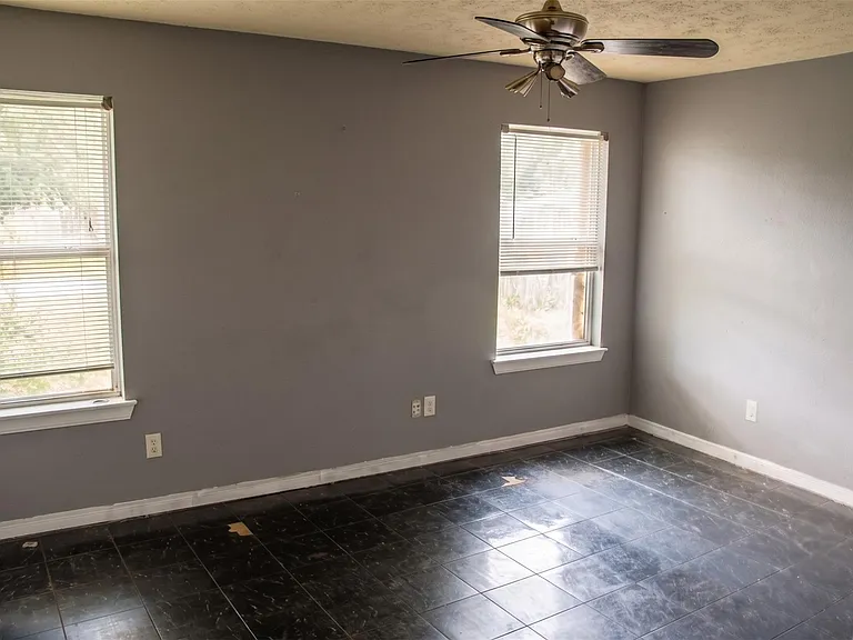 306 Willowick St — Photo 7