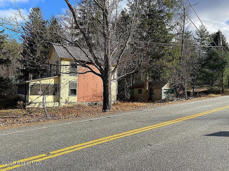 3rd image of 998 W Mountain Road