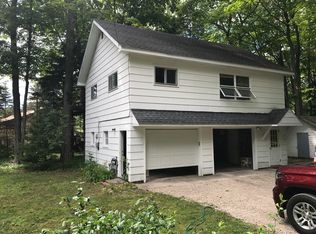 2756 Lake Rd, Harbor Springs, MI 49740
