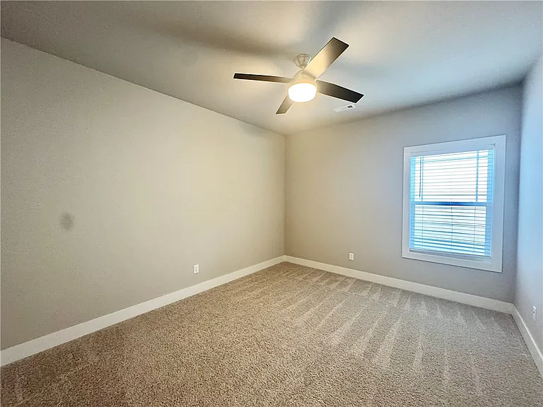 1013 NE Heights Ln — Photo 18