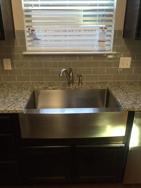 3 bed, 2.5 bath, 2300 sqft, $900 — Photo 3