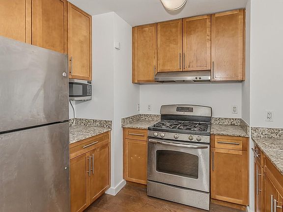 3rd image of 40 26 College Point Blvd #11E