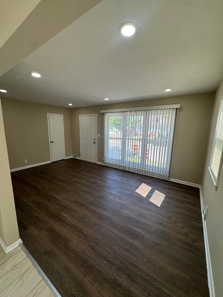 4 bed, 1400 sqft, $2,395 — Photo 3