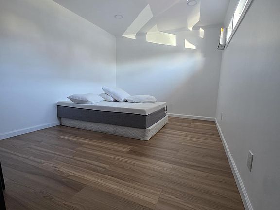 5th image of 400 Doyle St #1L